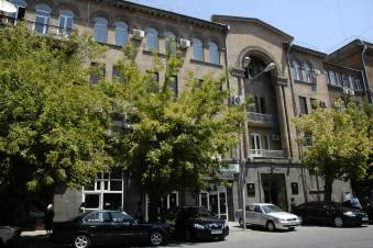«Հրապարակ». ՊԵԿ-ի շենքը կհանեն աճուրդի, փոխարենը կտան ՊՆ-ի նախկին շենքը