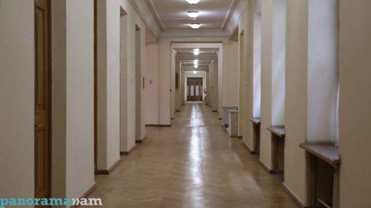 «Հրապարակ». Կառավարությունը «Լաչինի միջանցքը» հանձնում է, ԱԺ-ն՝ ազատագրում