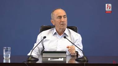 Ընթանում է Ռոբերտ Քոչարյանի ասուլիսը
