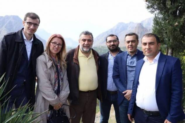 «Հրապարակ». Ռուբեն Վարդանյանն ապագա կառավարիչների թիմ է հավաքում