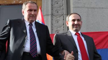 «Հրապարակ». Նիկոլը պատասխանեց Լեւոն Տեր-Պետրոսյանին, Տեր-Պետրոսյանը խաղից դուրս եկավ