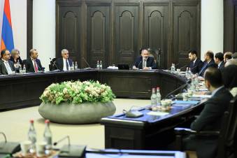 «Հրապարակ». Սկզբում սրբադասեցին Մուկուչյանին, հիմա էլ գովաբանում են Քոչարյանին