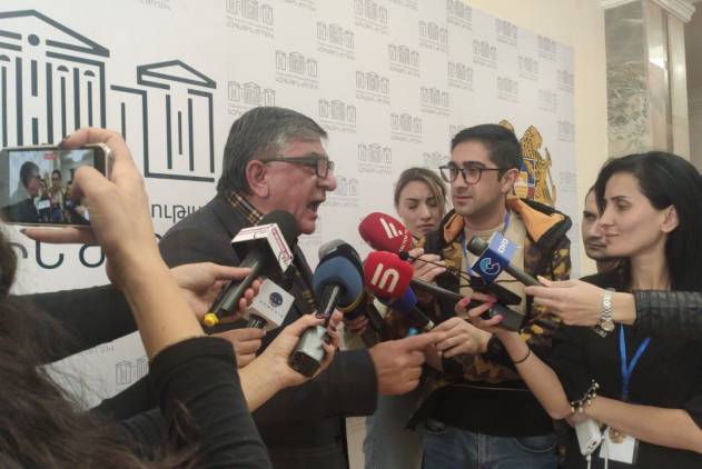 Սուքիասյանը հունից դուրս եկավ․ «Ապօրինի գույքը ձեր ու ձեր բարեկամներինն ա» (տեսանյութ)
