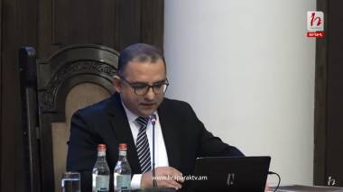 Ո՞վ է վարում կառավարության նիստը