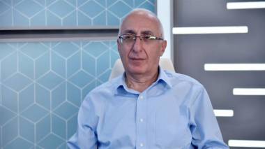 Եթե ամեն տեղ «ըսենցը» փոխարինենք «ընենցով», կդառնանք «հենց ընենց» պետություն