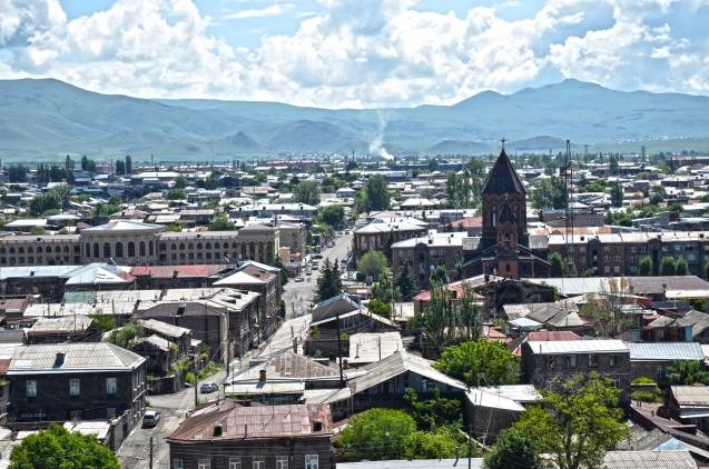Քաղաքացիներին էլ որ հարցնեք, կասեն՝  բացի ասֆալտապատումից էական ոչինչ չի արվել․ Գյումրի համայնքի զարգացման ծրագրում ինչ շեղումներ կան