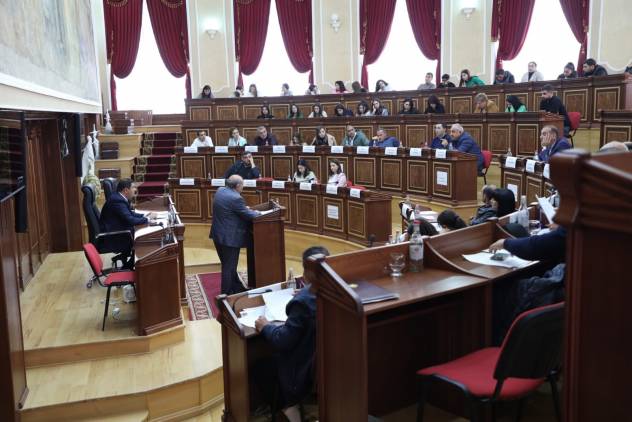 Գյումրու ավագանին Ամանորին է պատրաստվում. 300 հզր դրամ էլ՝ Ձմեռ պապին  հատկացնում