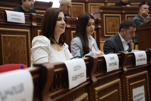 «Մեր լուսանկարները պիտի լինեն կայքում»․ ՔՊ-ի պահանջը՝ համայնքապետին․ կայքի մասնագետներին զրկեցին պարգևավճարներից