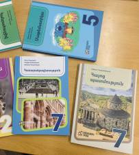 Դասագիրքը 3-րդ կողմի անկախ փորձագետներն են քննում` անունները գաղտնի են պահվում