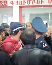 Լարված իրավիճակ Գյումրու տնտեսագիտական համալսարանում.  ռեկտորը դիմադրում է ցուցարարներին
