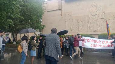 Գյումրեցի ուսանողները բոյկոտեցին եւ միացան շարժմանը
