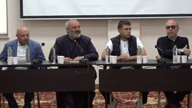 «Հրապարակ». Ինչ են քննարկել սրբազանն ու քաղաքական ուժերը փակ ֆորմատով