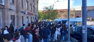 Շիրակցիները մեծ խմբով Երևան են մեկնում․ ոստիկանությունը խիստ հսկողություն  է անում