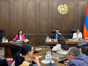 «Հրապարակ». ՔՊ-ի թատրոնը՝ «սրբազան պայքարի» մասին