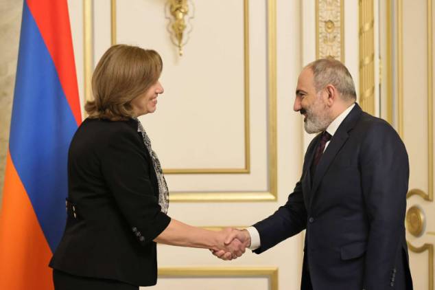 Ֆեյսբուքը ատամներով պահում է Փաշինյանի իշխանությունը