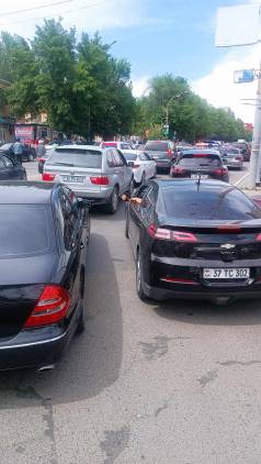 Սրբազան շարժումը չի կարողանում հասնել Գյումրու թատերական հրապարակ