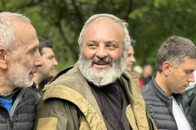 Ես բանավիճելու խնդիր չունեմ, ես միայն կհարցնեմ՝ ձեռքը ե՞րբ է կտրելու