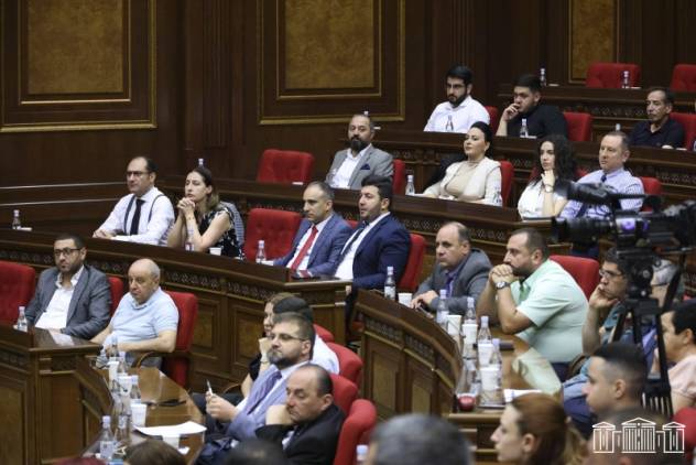 «Հրապարակ». Նիկոլ Փաշինյանը վախենում է նոր Հոկտեմբերի 27-ից եւ թաքնվում արեւմտամետների թիկունքո՞ւմ