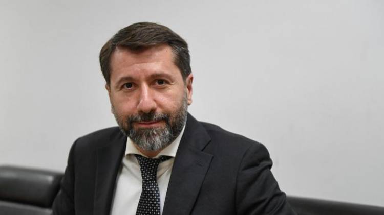 Վզին դրած