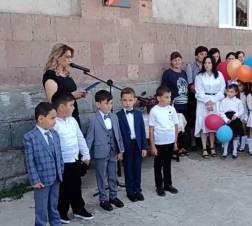 Ջրափիի առաջին դասարանցիները դպրոց հաճախեցին առանց ուսուցչի