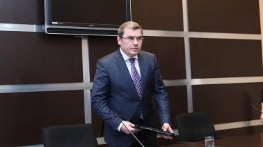 «Հրապարակ». Պետք է խոսեն իրար հետ, ազնիվ լինեն, թոթափեն իրենց սնափառությունն ու փառասիրությունը եւ գան կոնսենսուսի