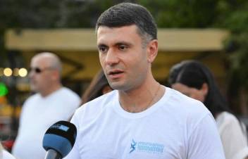 Ես քո «համախմբող» ջանին մեռնեմ, մի քիչ էլ Նիկոլի մասին խոսիր, Նիկոլի