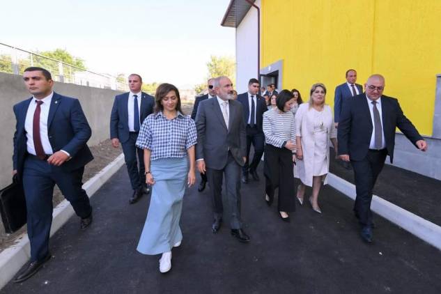 Փաշինյանը ՔՊ-ականի մորաքրոջ դպրոցում ուսուցիչների հետ փակ հանդիպում է անցկացրել
