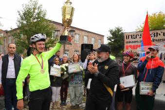 Էս գժանոցը դիրեկտոր չունի