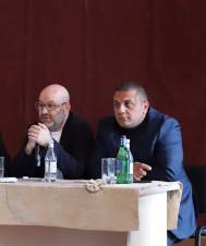 «Հրապարակ». Կարեն Սարուխանյանի վարկանիշը ցածր է․ ՔՊ-ն ուզում է իր թեկնածուին փոխել