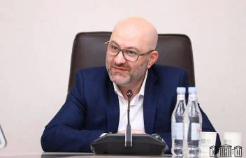 «Հրապարակ». ՔՊ-ականները հայտնվել են երկու քարի արանքում