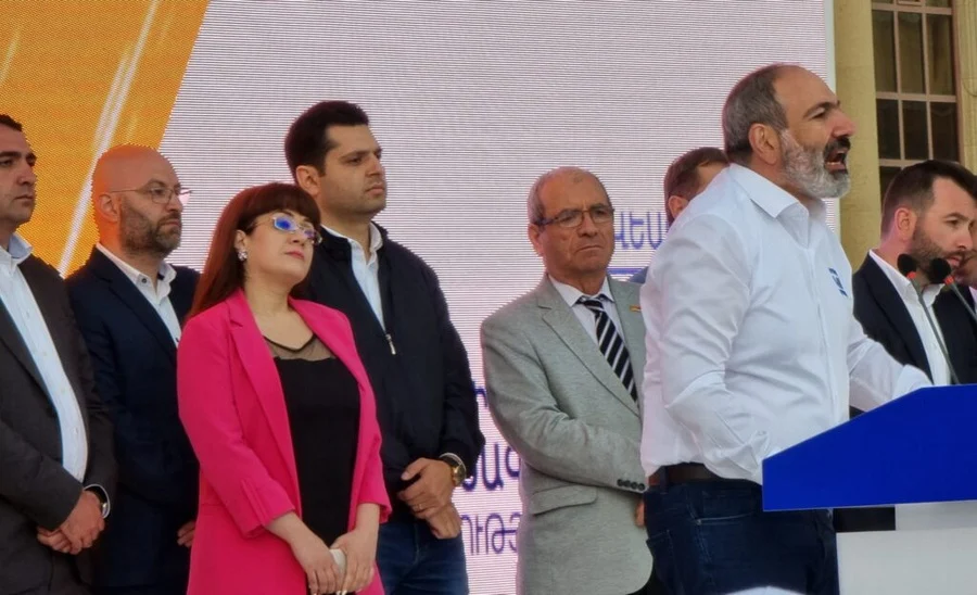 «Հրապարակ». Հրահանգել է` Աղազարյանին ու Ասլանյանին անգամ թաքուն պաշտպանողներին պատժել