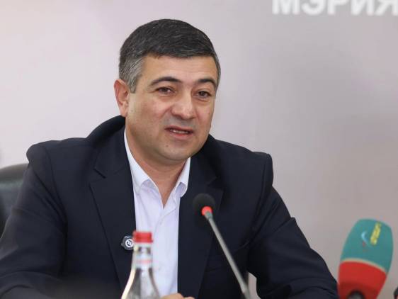 Չի ուզում Մակրոնի եւ Շոլցի պես, ուզում է Ռահմոնի եւ Լուկաշենկոյի պես