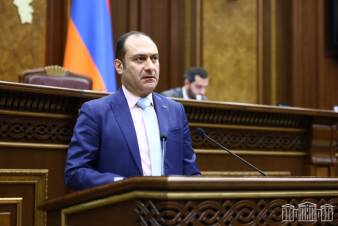 Հիմնական զեկուցողը հուզված էր, ՔՊ-շնիկները` ապշահար, ընդդիմությունը՝ լարված