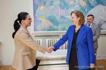 Լացացնողիդ կողքին նստի, ծիծաղացնողիդ կողքին մի՛ նստի
