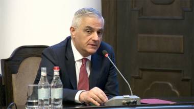 «Հրապարակ». Մարդկանց բիզնեսը սկում է, իսկ բանկերը հարստանում են