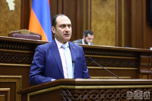 Հիմնական զեկուցողը հուզված էր, ՔՊ-շնիկները` ապշահար, ընդդիմությունը՝ լարված