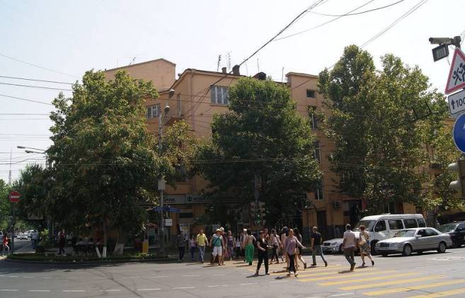 Տակը փուչ է