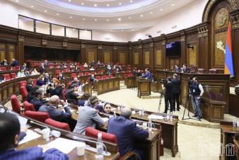 Ձեւական ծափահարություններ` Վազգենի պատգամները չընկալած մարդկանց կողմից