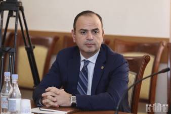 Զարեհ Սինանյան․ տգետ, անտեղյակ եւ անպատասխանատու մի մակաբույծ