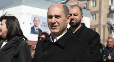 ՔՊ-ին հարցրեք, թե այս ինչ խայտառակություն է, ինչ են անում. Մարտուն Գրիգորյանի գրասենյակը ոստիկանները ներսից կողպել են