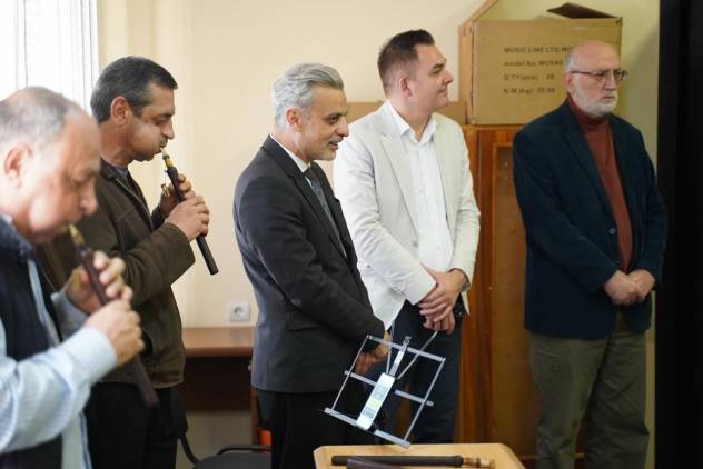 Մեկի հաշվին մյուսին լավություն են արել