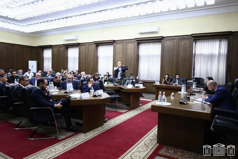 «Հրապարակ»․ «Մանիպուլացնում եք» բառը հունից հանեց նախարարին