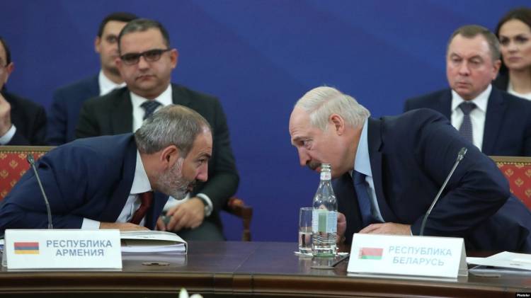 Լուկաշենկոյի ականջից բռնած քաշեիր, տանեիր ԱԱԾ-ի պադվալ, Նիկոլ Վովաևիչ