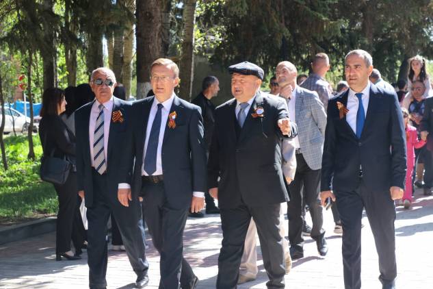 Ընդդիմություն` նաեւ գործունեությամբ