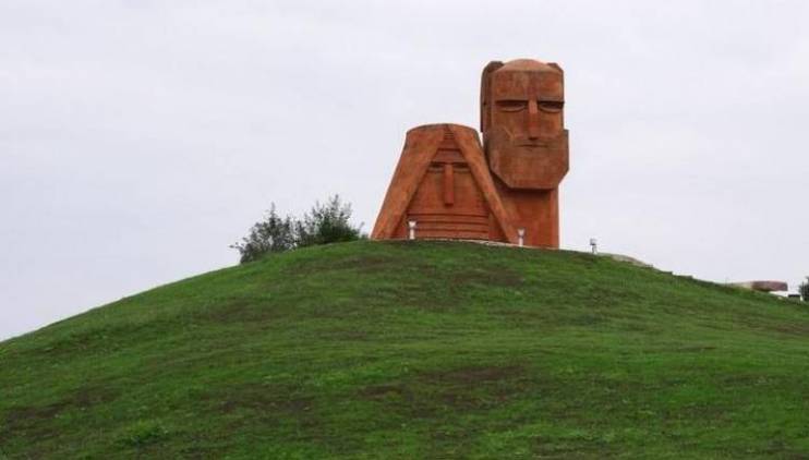 Алиев соблазняет азербайджанцев переехать в Арцах