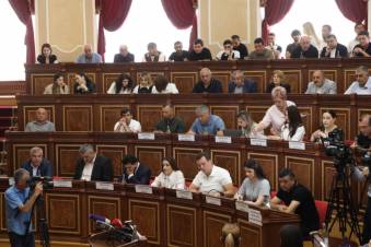 Պիտի շնորհակալ լինեք, ավել-պակաս չխոսեք. Ավագանու ՔՊ-ական անդամներ