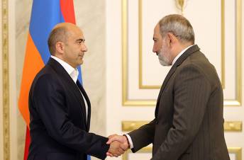 Երկու քայլանի մատը