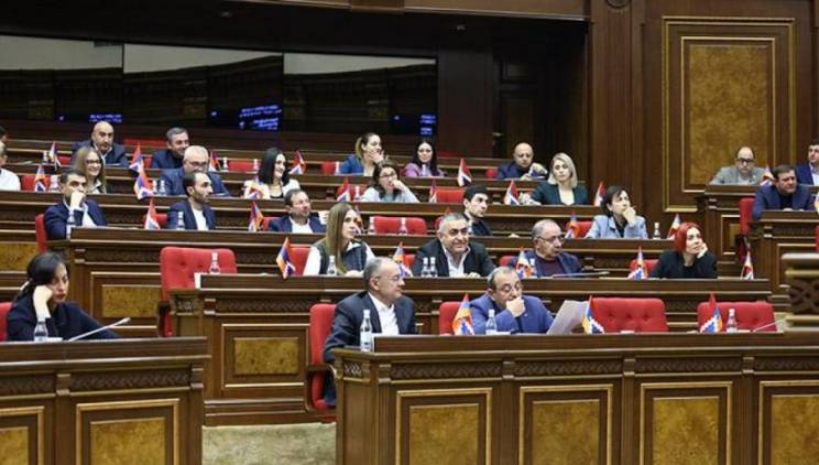 «Հրապարակ». Ստորագրել են, բայց պահել են սեյֆում