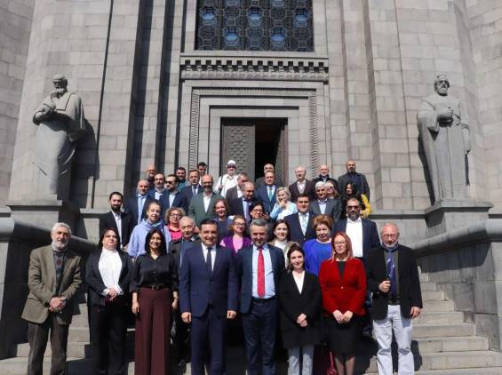 Հանրային խորհուրդն ուզում է երկխոսելու հարթակ դառնալ եկեղեցու եւ իշխանության միջեւ