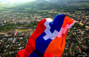 «Խելացի մարդը սովորում է իր սխալների վրա, իմաստունը՝ ուրիշների, հիմարները երբեք չեն սովորում»